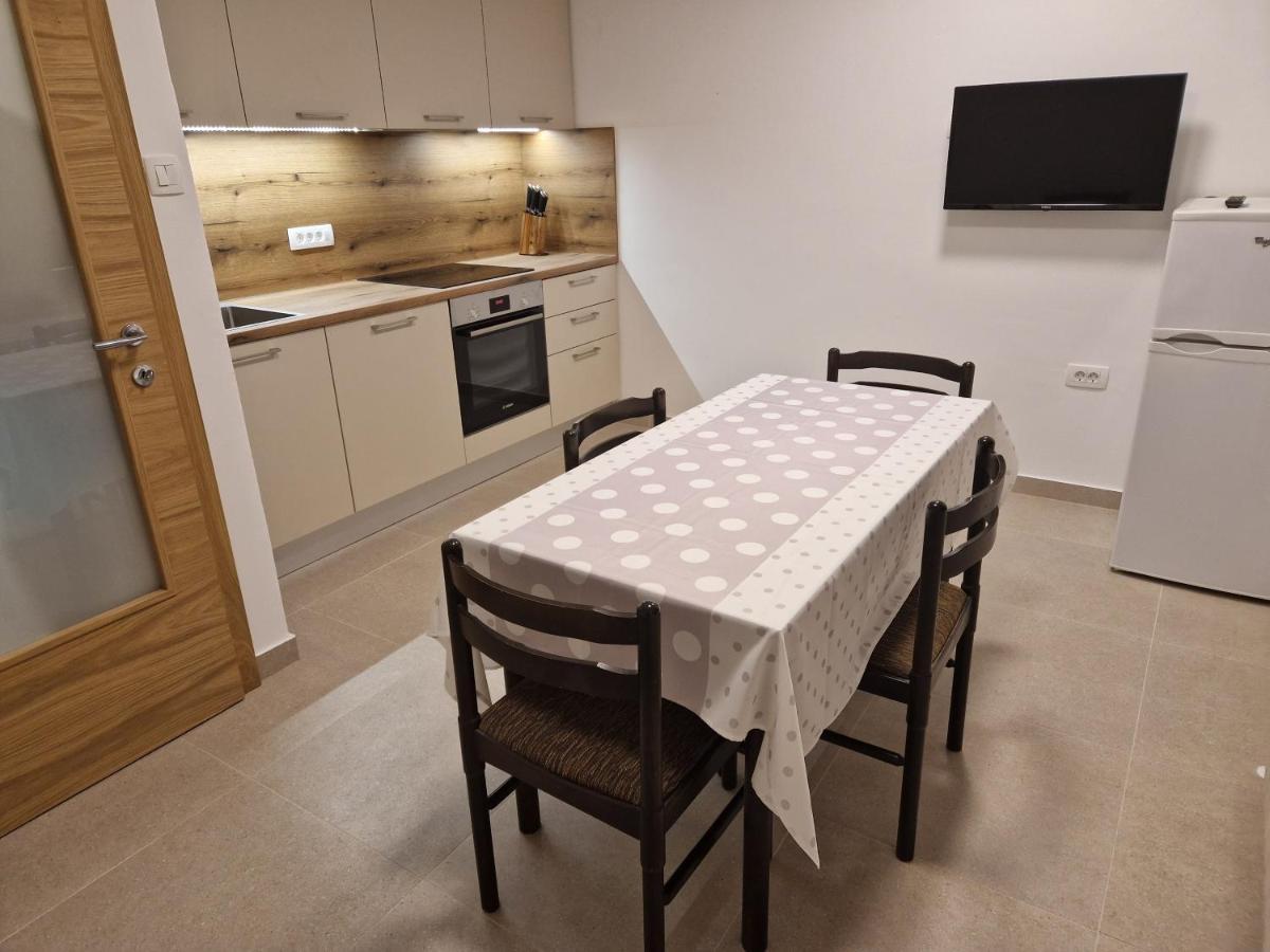 Apartments Cerovic Malinska Eksteriør billede