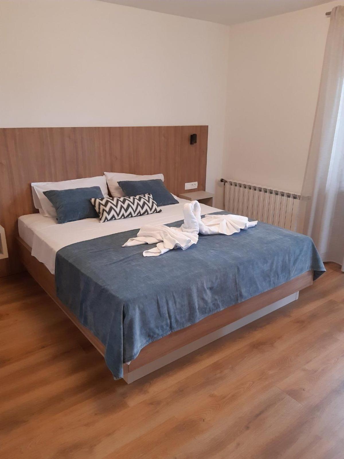 Apartments Cerovic Malinska Eksteriør billede